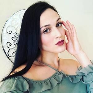 Meet your Posher, Daniela